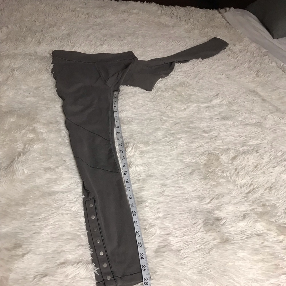 ALO YOGA Pants leggings -Gray Size none measurements In the Photos - Picture 11 of 14